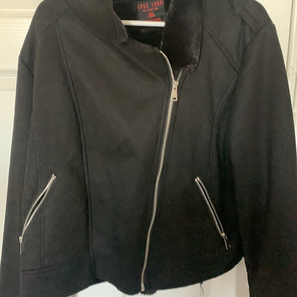 A black jacket with collar with side zipper and fur on the inside - Picture 3 of 7